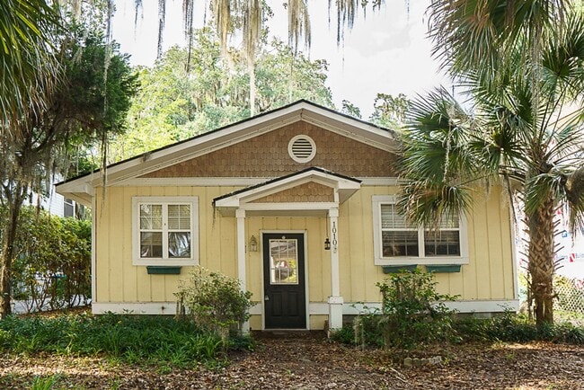 Primary Photo - Three Bedroom Home in the Heart of Port Royal