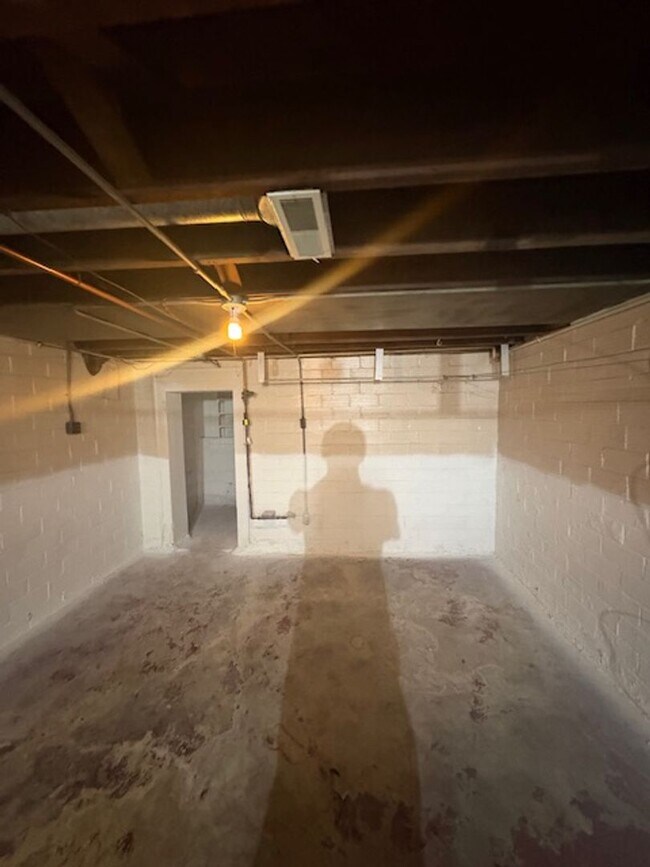 Building Photo - MOVE IN SPECIAL Single Family Home - 3 bed...