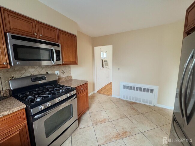 Building Photo - 304 Woodcliff Ave