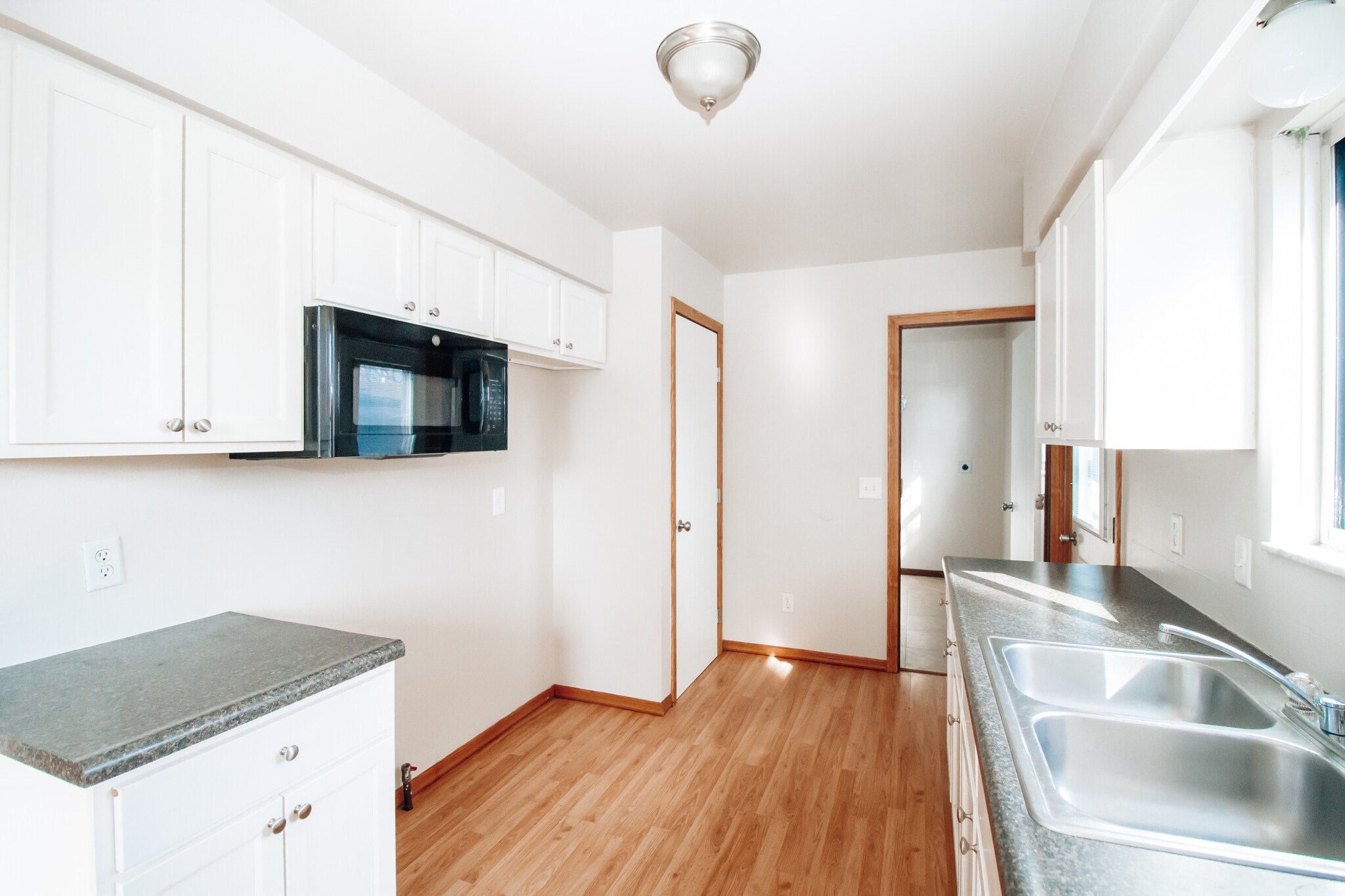 Building Photo - 653 Williamsville Ave