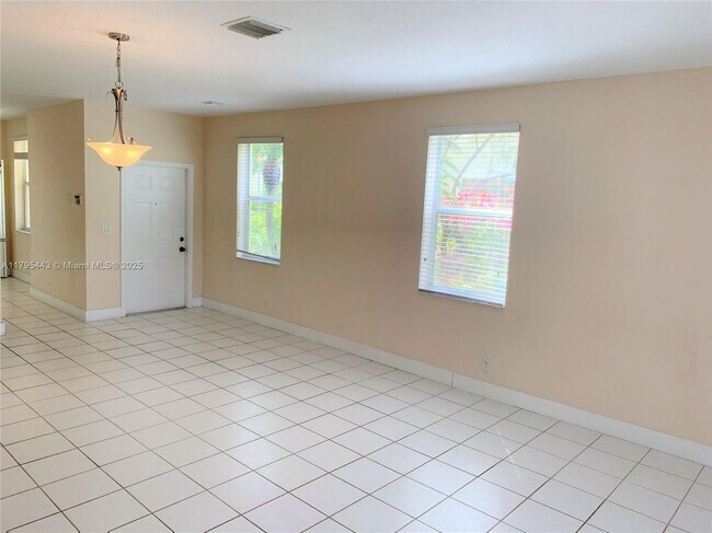Building Photo - 2313 Pasadena Way