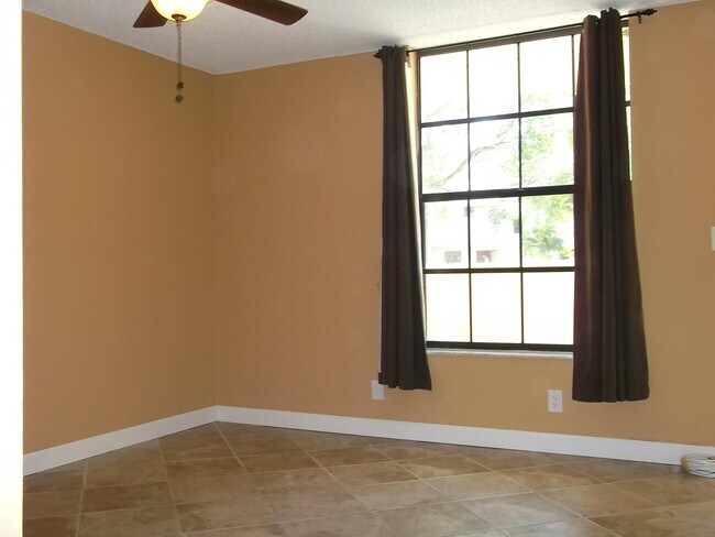 Building Photo - 743 SE 1st Way