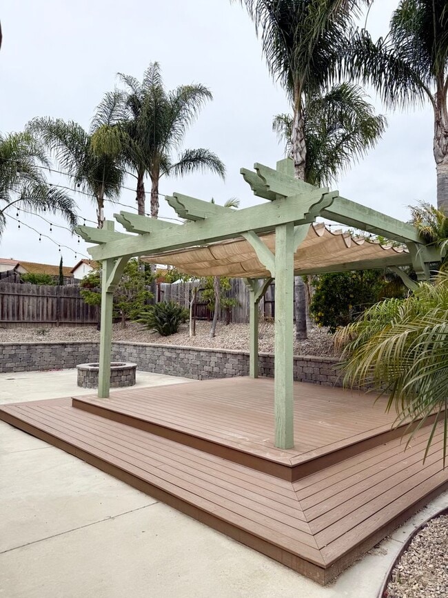 Building Photo - Beautiful Dog-Friendly Home in Oceanside