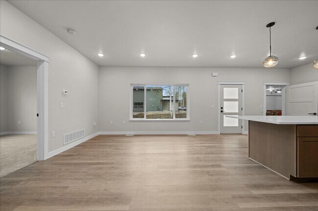 Building Photo - 7404 N Paw St