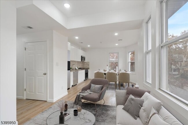 Building Photo - 813 S 12th St