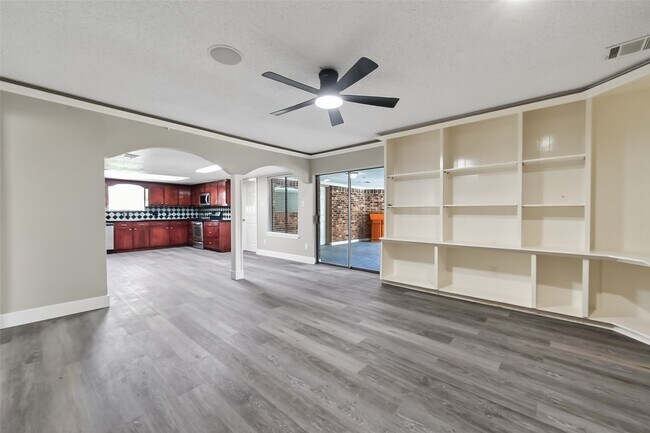 Building Photo - 4002 Cedar Ridge Ct