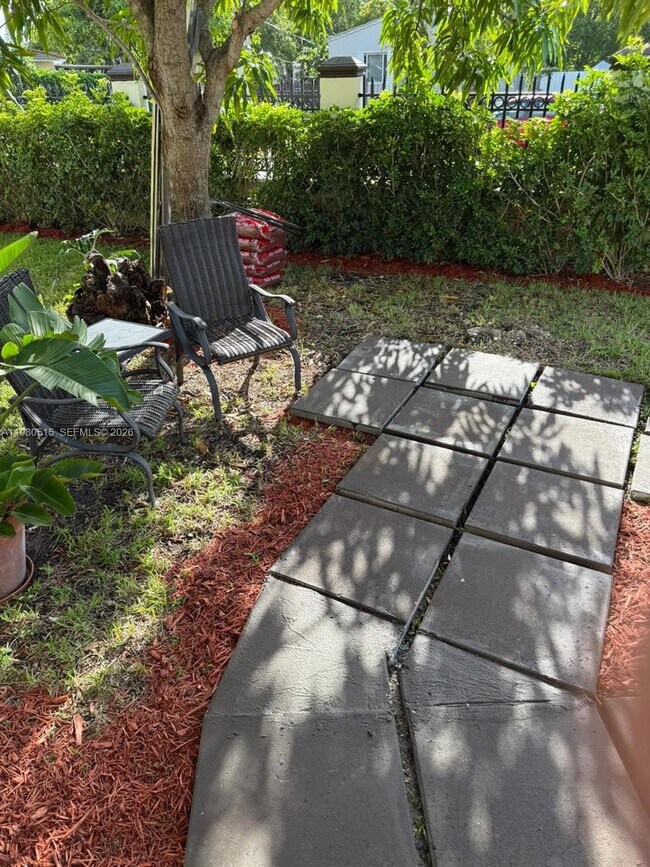 Building Photo - 4700 SW 2nd Terrace