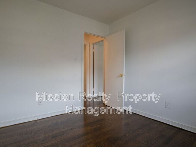 Building Photo - 3012 Glenan Dr