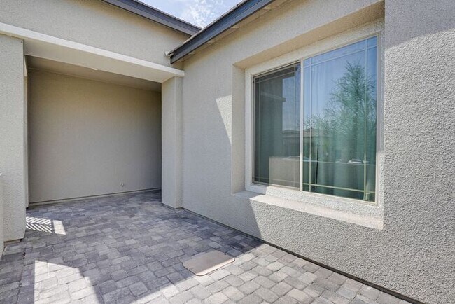 Building Photo - BEAUTIFULLY FULLY FURNISHED 4 BEDROOM 3.5 BATH HOME IN 89138