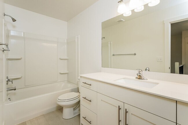 Building Photo - Beautiful 3 Bed, 2.5 Town Home! Available Now! See Our 3D Tour of This Property!