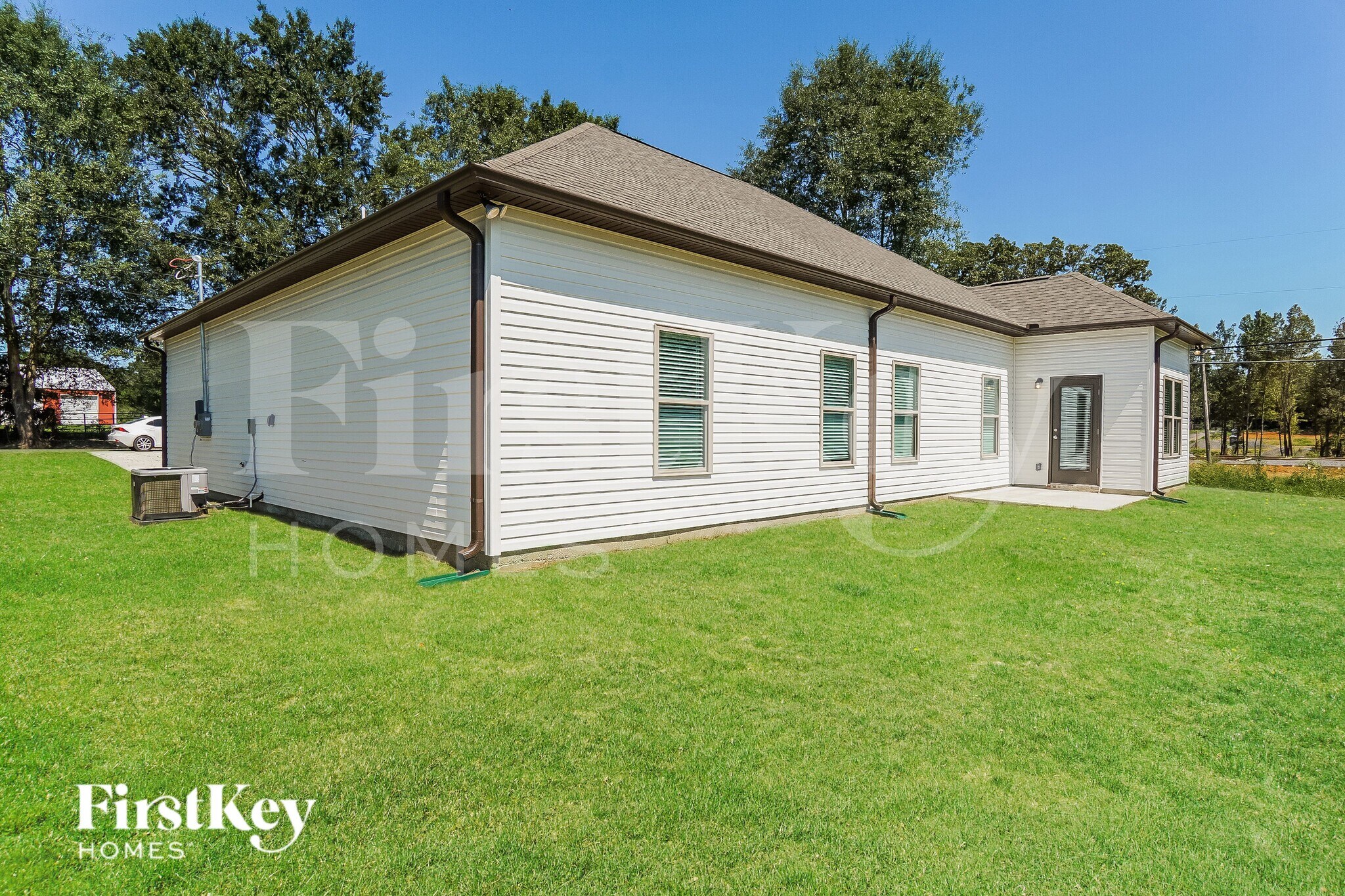 Building Photo - 350 S Pine Dr