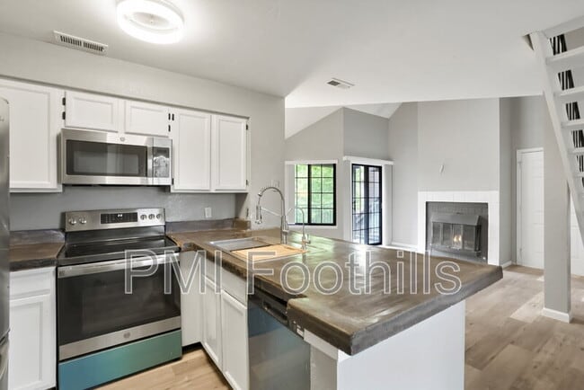 Building Photo - 832 S Vance St