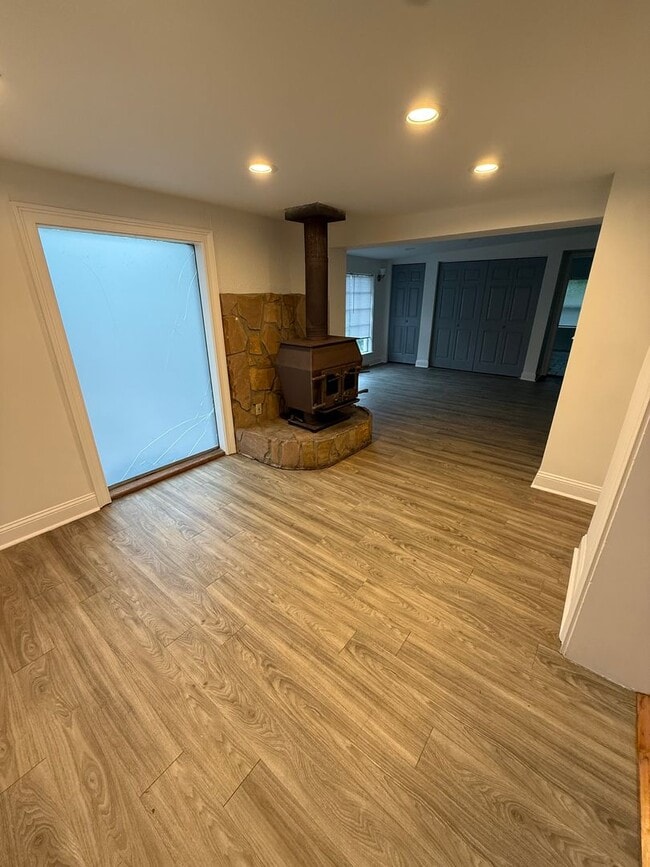 Building Photo - 325 Mayo St