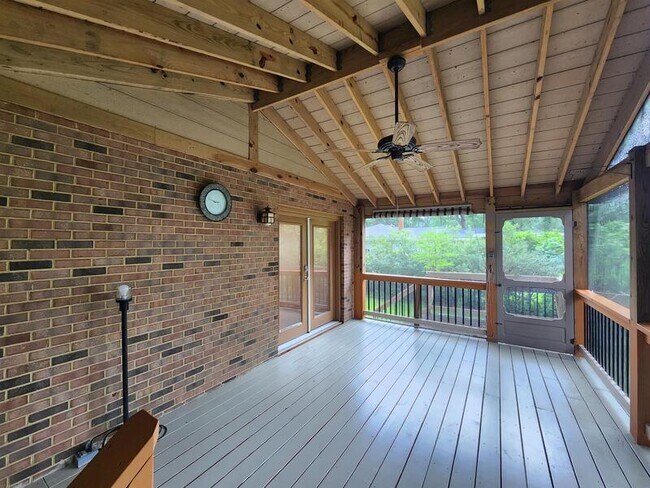 Building Photo - 1444 S Twin Lake Rd