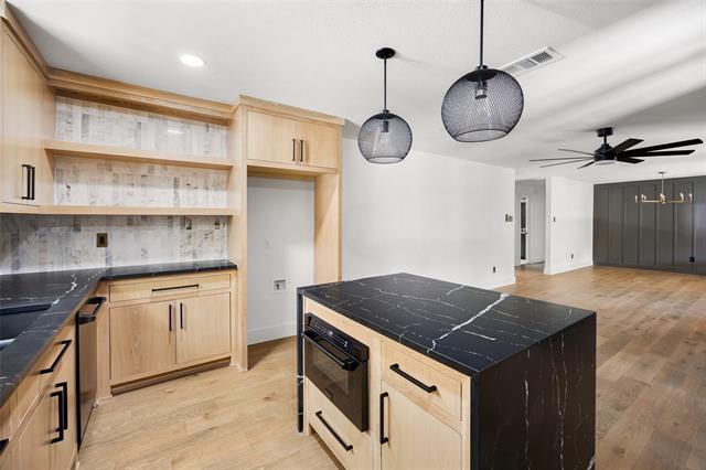 Building Photo - 6746 Braeburn Dr