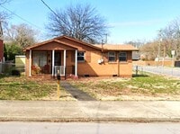 Building Photo - All brick cottage in East Nashville