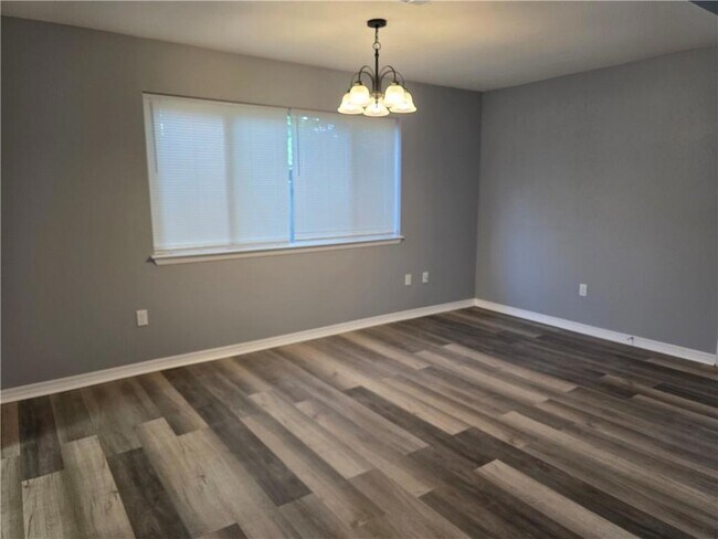 Building Photo - 111 Heather Dr