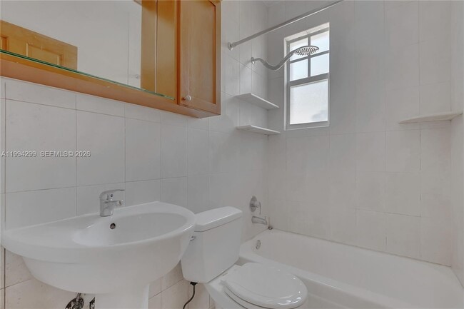 Building Photo - 814 Lenox Ave.