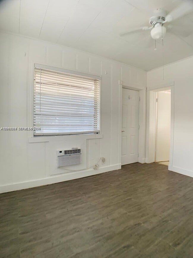 Building Photo - 1843 Dewey St