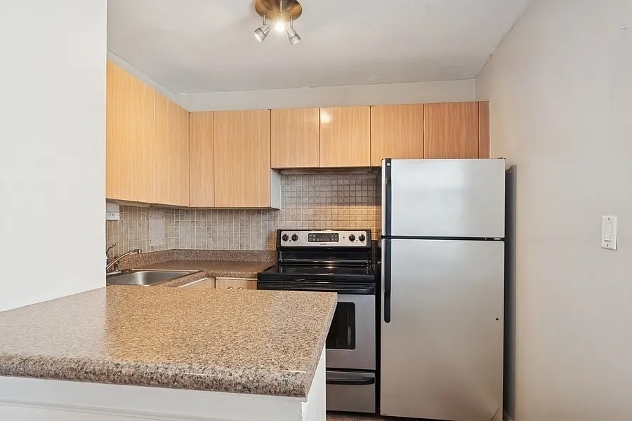 Building Photo - 5701 N Sheridan Rd