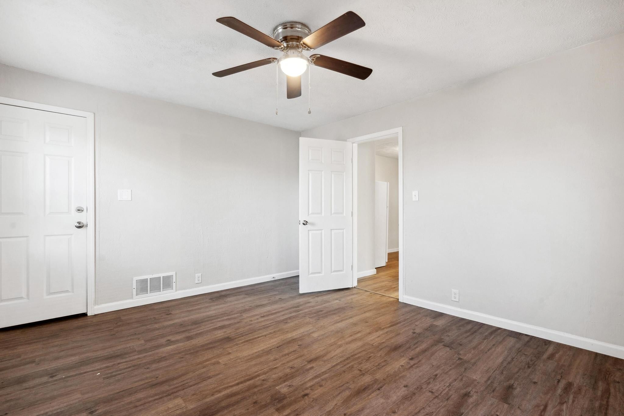 Building Photo - 2112 Catalpa Dr