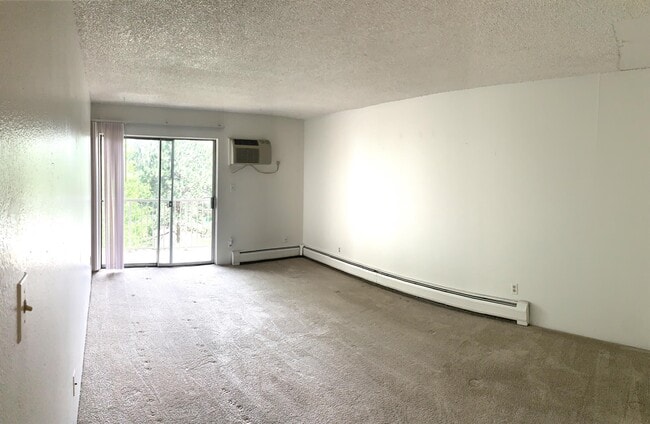 Building Photo - 1200 Golden Cir