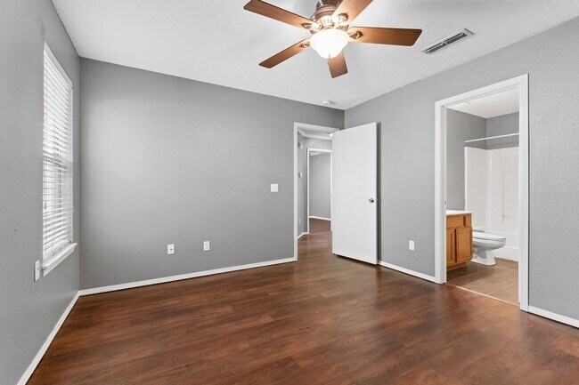 Building Photo - S Erika Ave Duplex