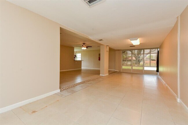 Building Photo - 16326 Cypress Bend Dr