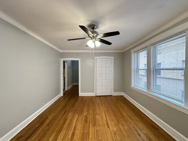 Building Photo - 4827 N Springfield Ave