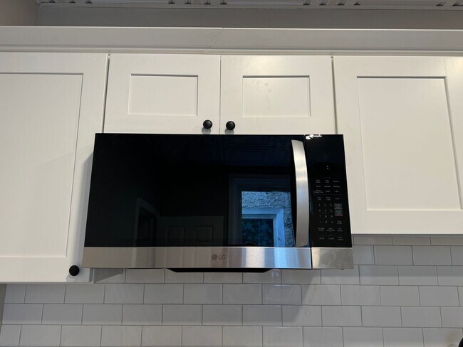 Building Photo - Newly Rehabbed 3-Bedroom in Strawberry Man...