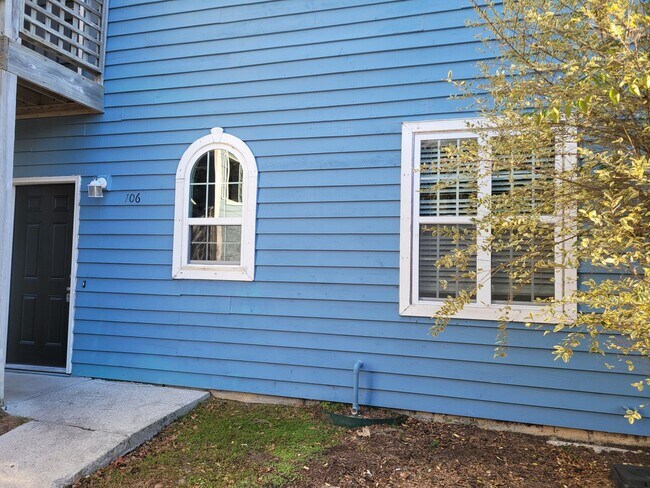 Primary Photo - Renovated first floor condo with community...