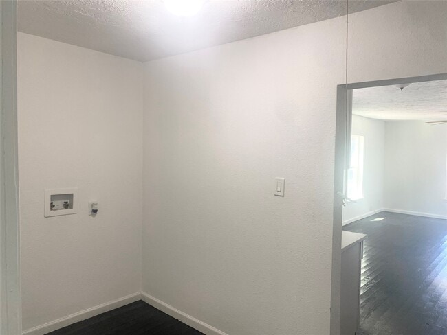 Building Photo - 7410 Longview St