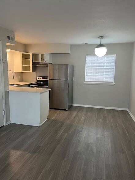 Building Photo - 401 NW 24th St