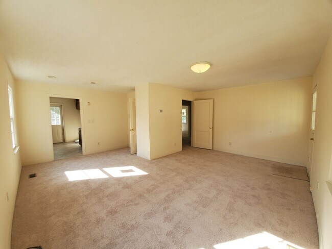 Building Photo - 905 N Fulton St