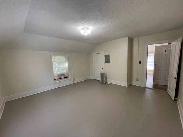 Building Photo - 300 Sortwell St