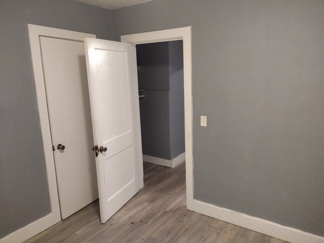 Building Photo - 1403 6th Ave