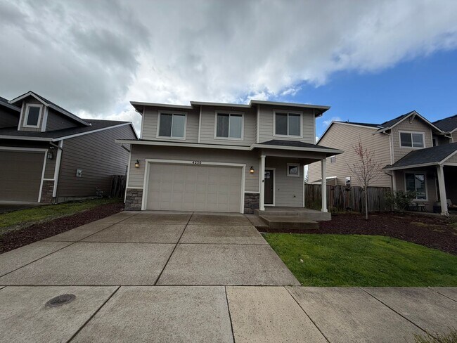 Building Photo - Must See 4 Bedroom!