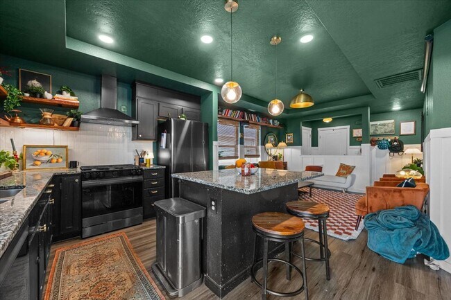 Building Photo - Perfect Location 3 Bed 2 Bath Home with SO...