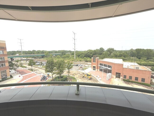Building Photo - 400 Village Cir