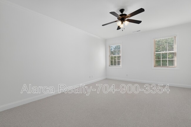 Building Photo - 2718 Old Course Road