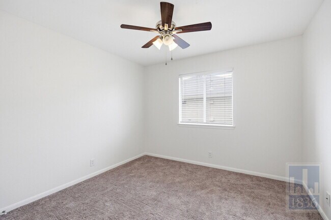 Building Photo - 1006 Buttercup Ct