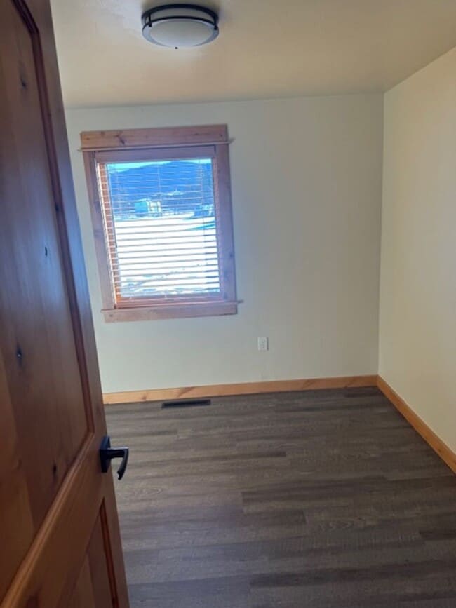 Building Photo - Beautifully upgraded 3 BR 2Ba with W/D and Shop/Garage in back.