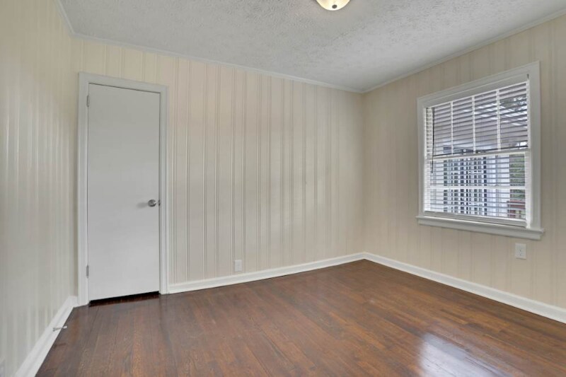 Building Photo - 1619 Valencia Rd