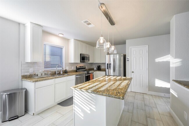 Building Photo - 10101 Benwick Dr