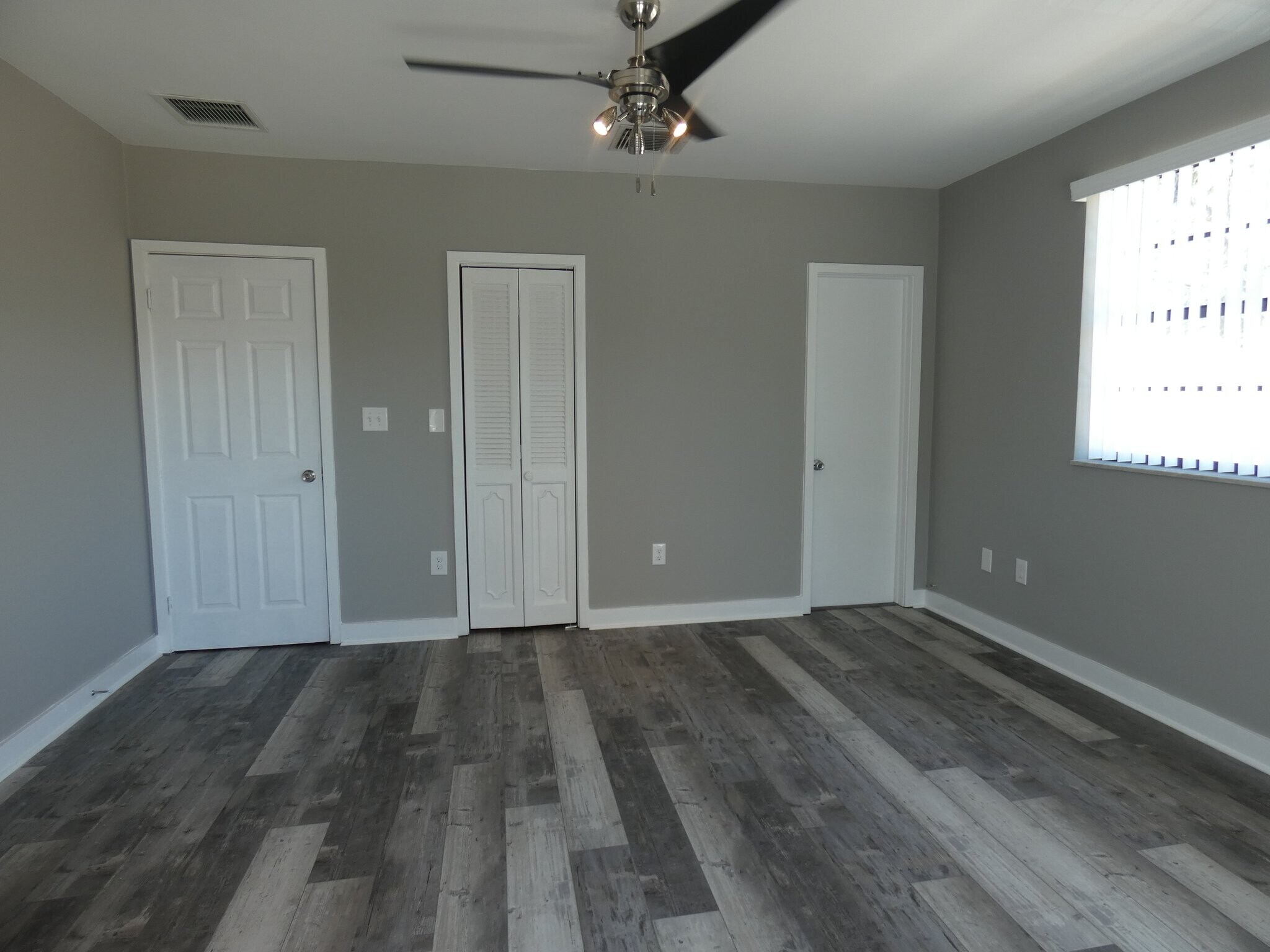 Building Photo - 14212 NE 4th Ave