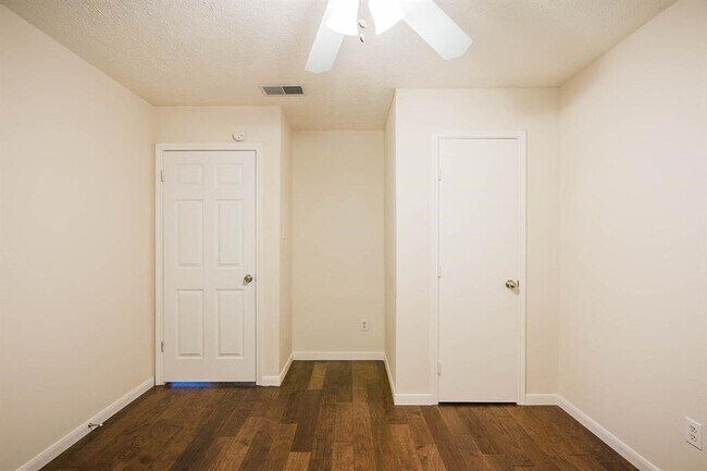 Building Photo - 21203 Park Brook Dr