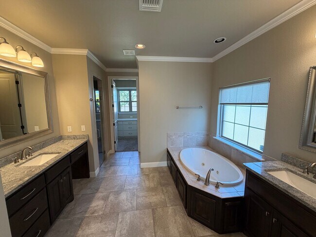 Building Photo - 6502 Isabella Dr