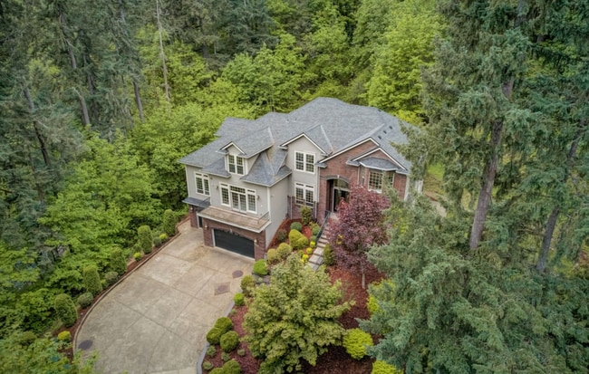 Building Photo - 4 bed/4bath, 5000sqft, adult home? Sober living? Barton Park!