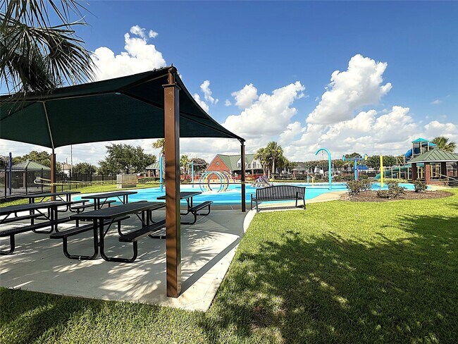 Building Photo - 10634 Lyndon Meadows Dr