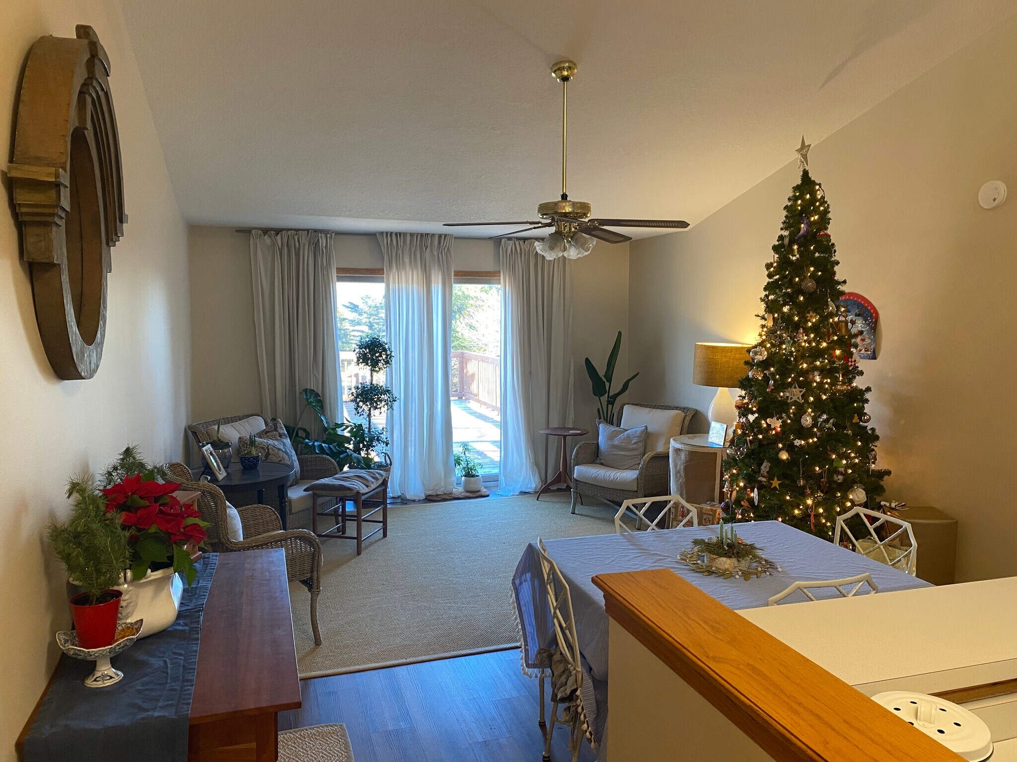 Building Photo - 619 Wellington Dr